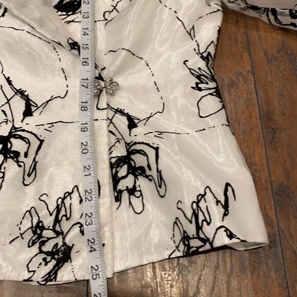 R&M Richards floating flowers size 12 blazer 3/4 see through sleeves silky feel - Picture 9 of 16